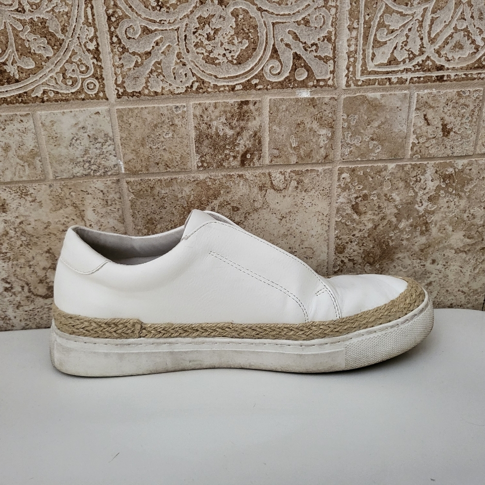 Steve Madden White Slip On Sneakers sz. 7.5